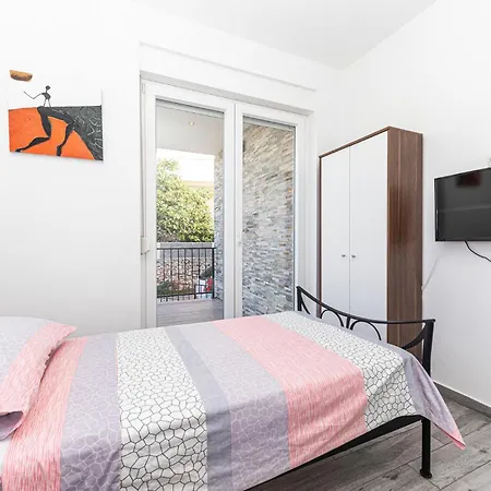 In Okrug Gornji With Jacuzzi Trogir