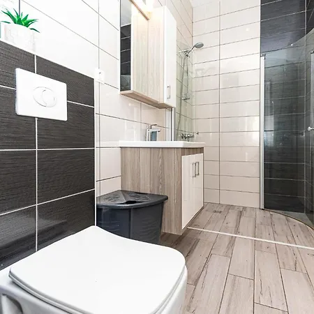 In Okrug Gornji With Jacuzzi Daire *